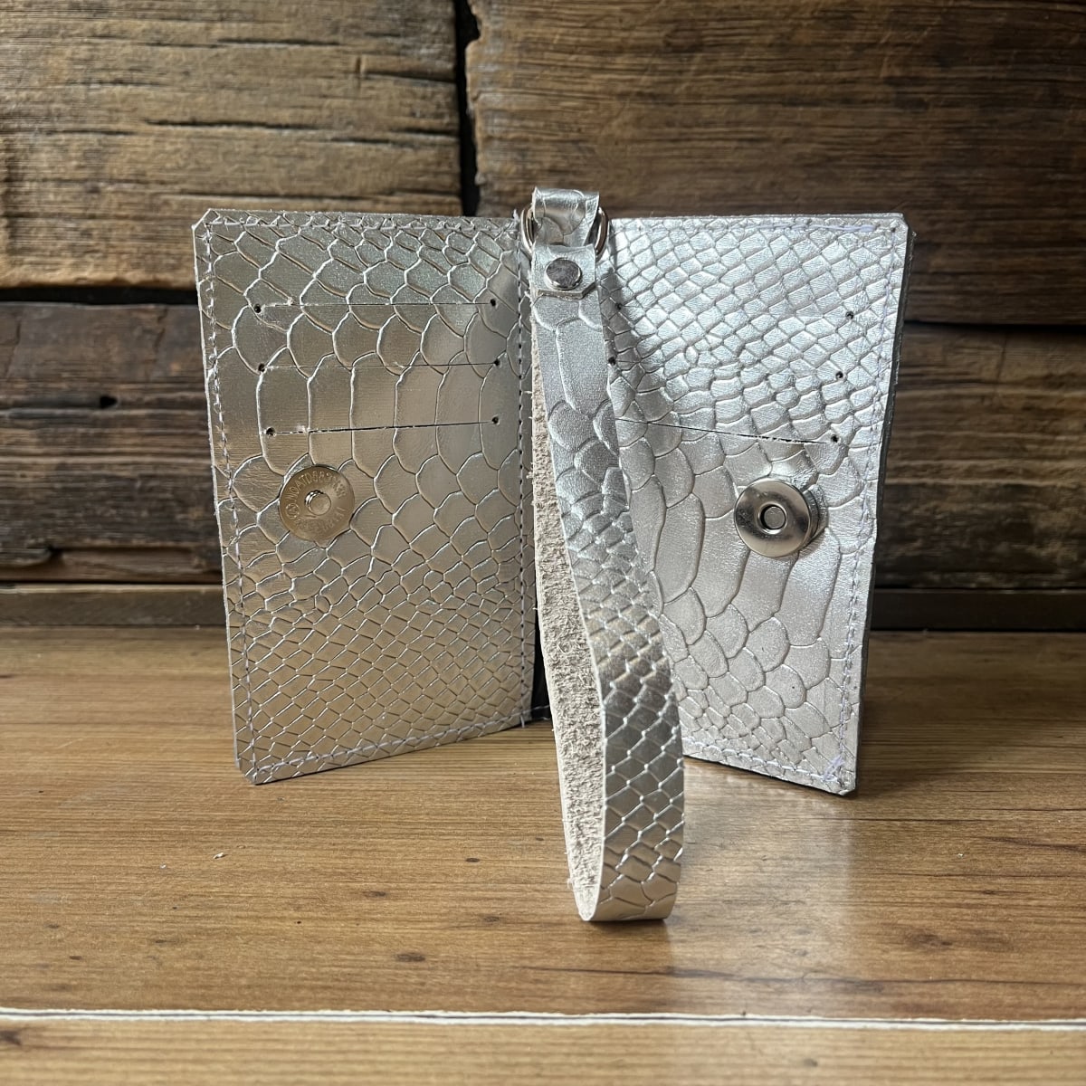 Billetera cuero corazon alado lila plata 2 cuerpos3