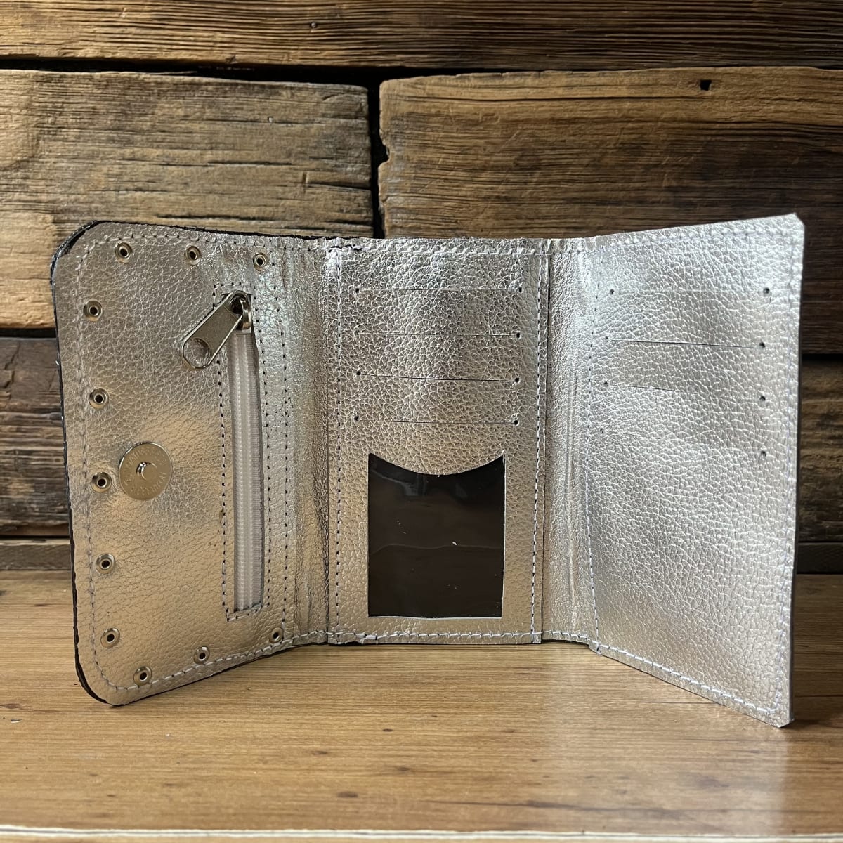 Billetera cuero corazon alado fucsia plata 3 cuerpos2