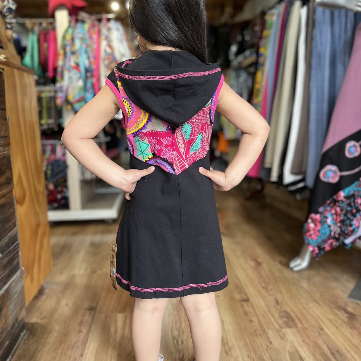 Vestido kisu niña cierre capucha negro magenta roma2