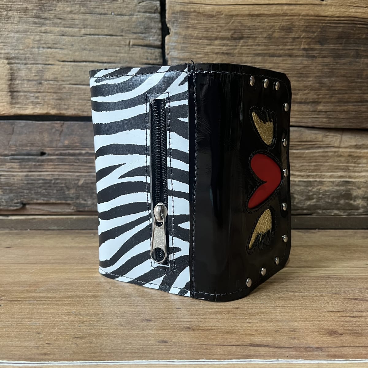 Billetera cuero corazon alado rojo negro cebra 3 cuerpos3