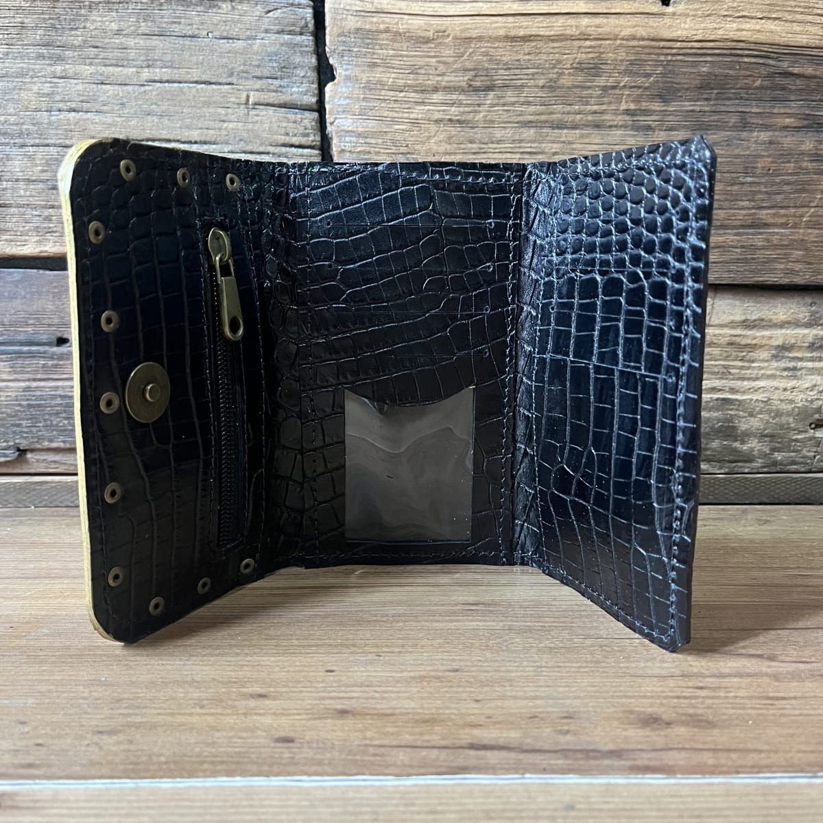 Billetera cuero corazon alado lila negro 3 cuerpos2