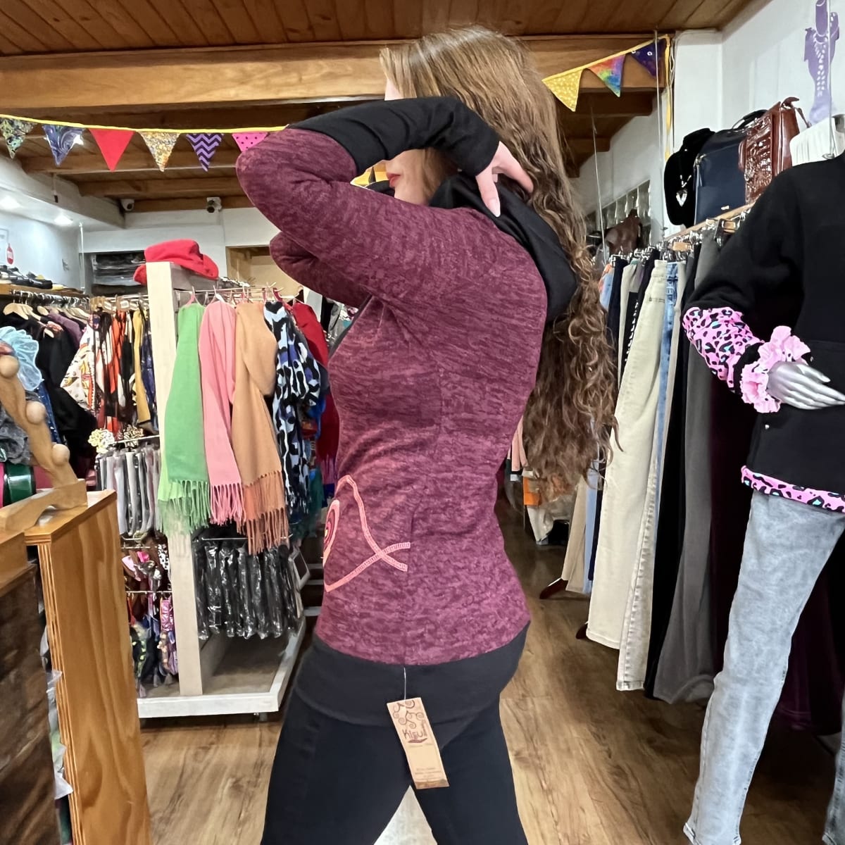 Poleron Kisu ALai burdeo negro3