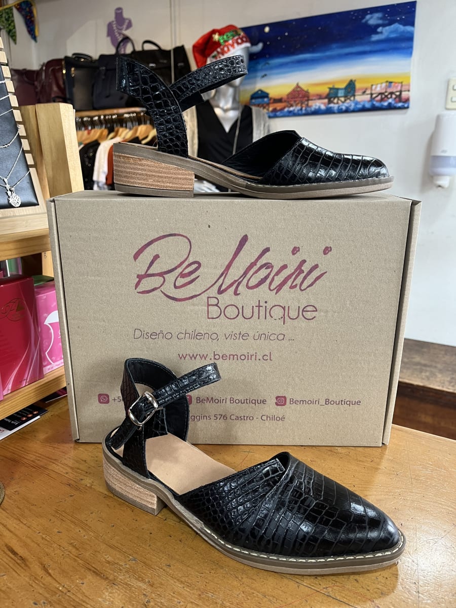 Babucha negra cuero negro texturas3