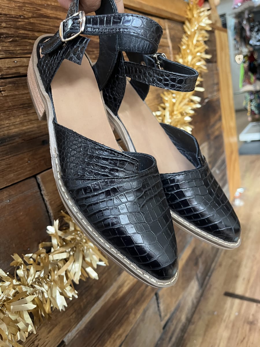 Babucha negra cuero negro texturas1