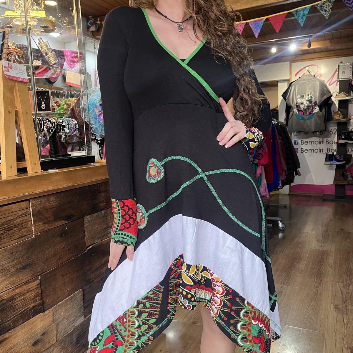 Vestido Kisu faldon asimetrico negro1