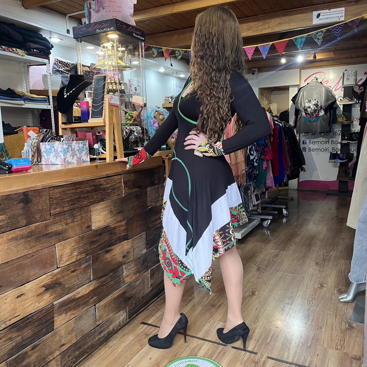 Vestido Kisu faldon asimetrico negro2