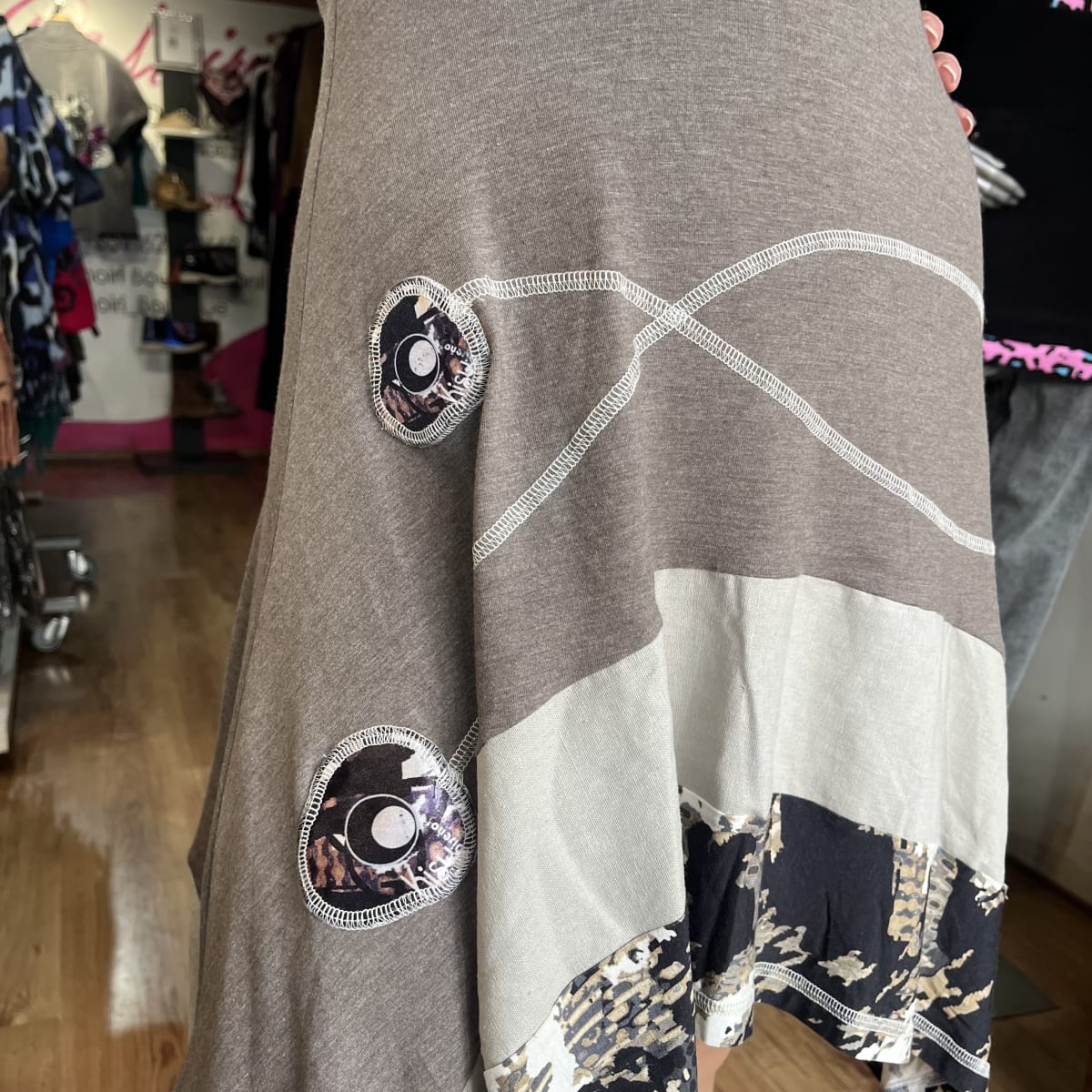 Vestido Kisu faldon asimetrico kaki2