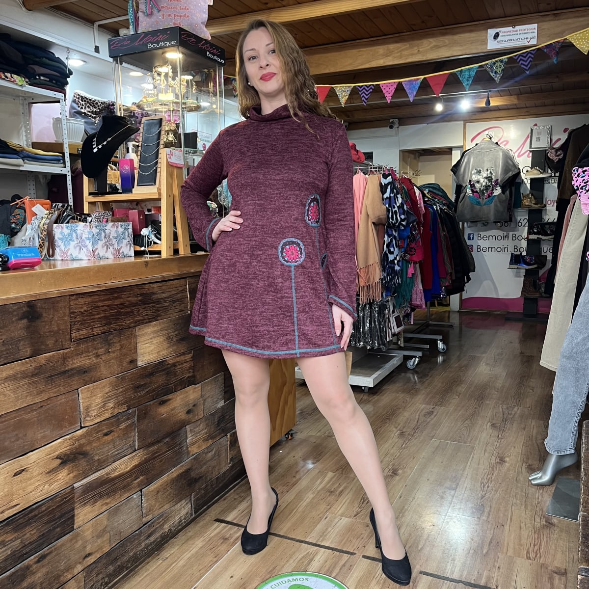 Vestido Kisu Sure burdeo manga larga1