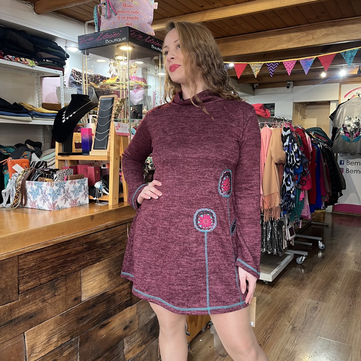 Vestido Kisu Sure burdeo manga larga2