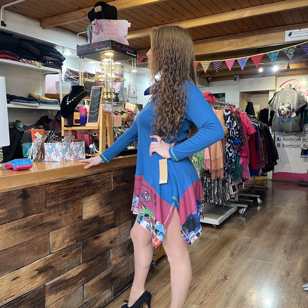 Minivestido Kiran azul asimetrico3