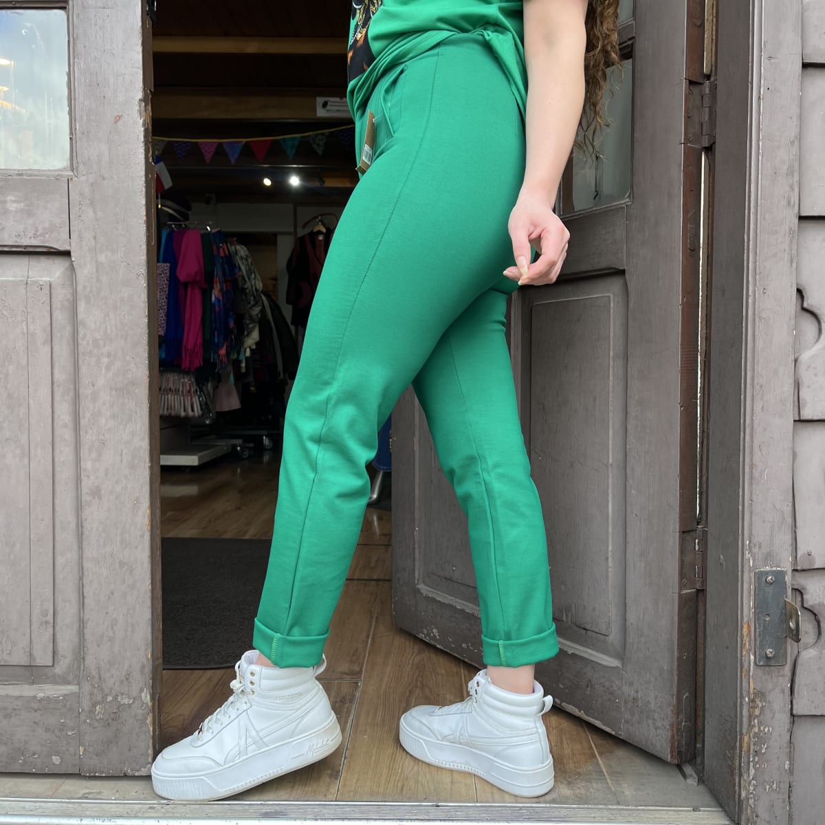 Pantalon con pinzas pitillo algodón verde2
