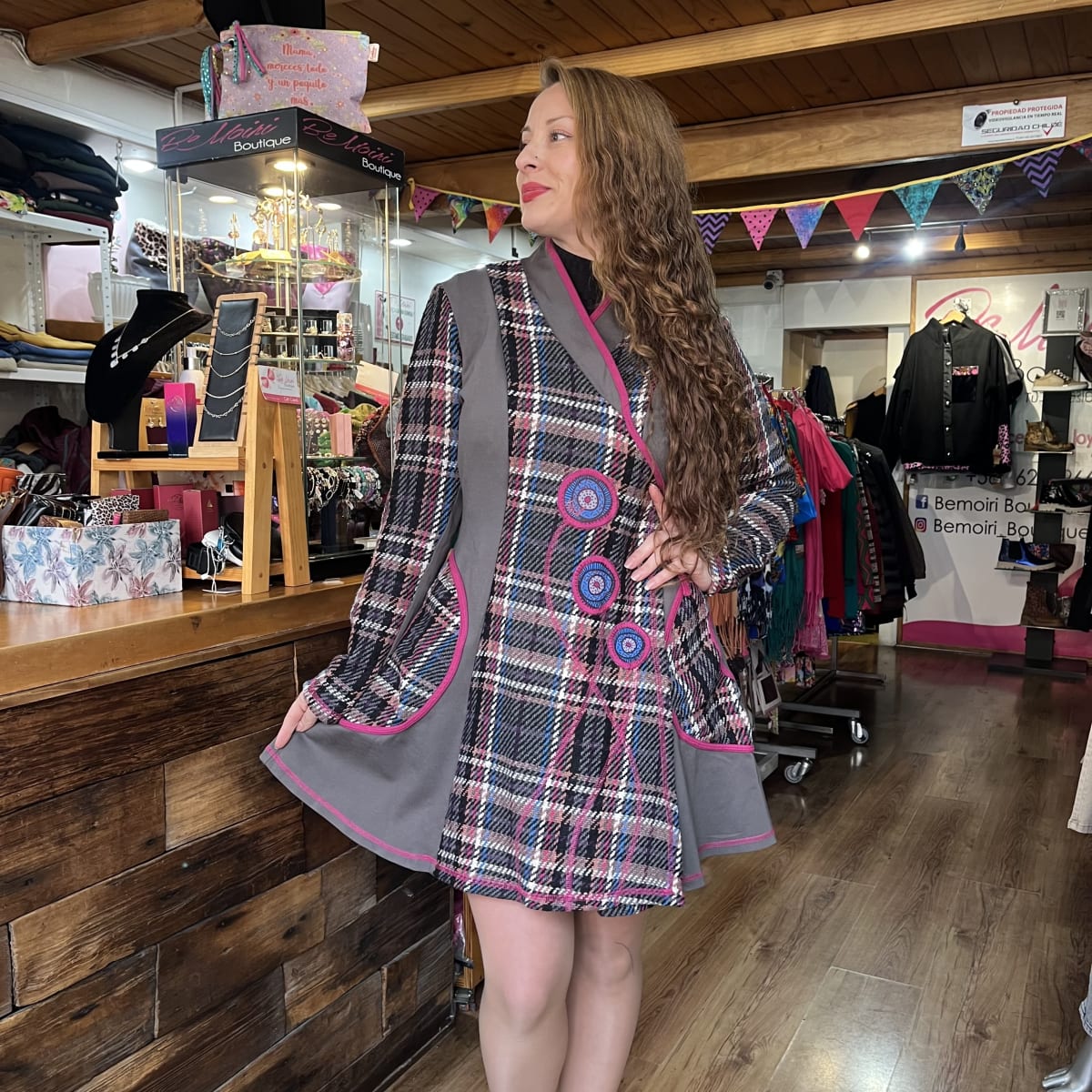 Abrigo Kisu doble cruce escoces magenta1