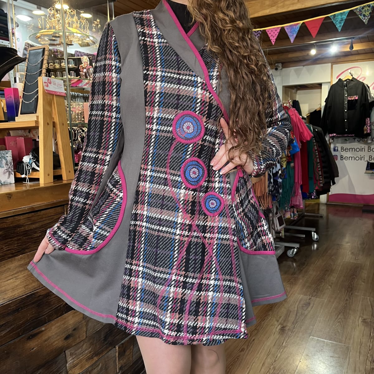 Abrigo Kisu doble cruce escoces magenta2