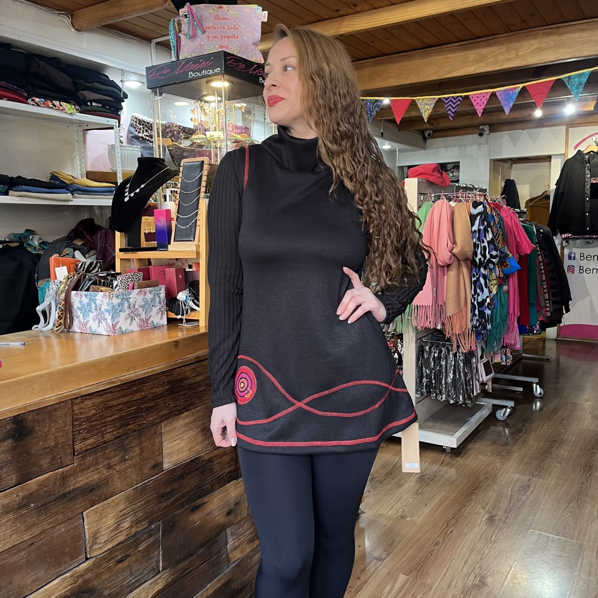 Minivestido Aylen negro rojo sin mangas1