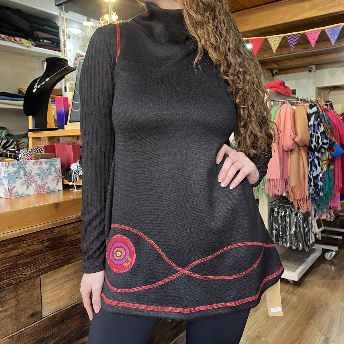 Minivestido Aylen negro rojo sin mangas2