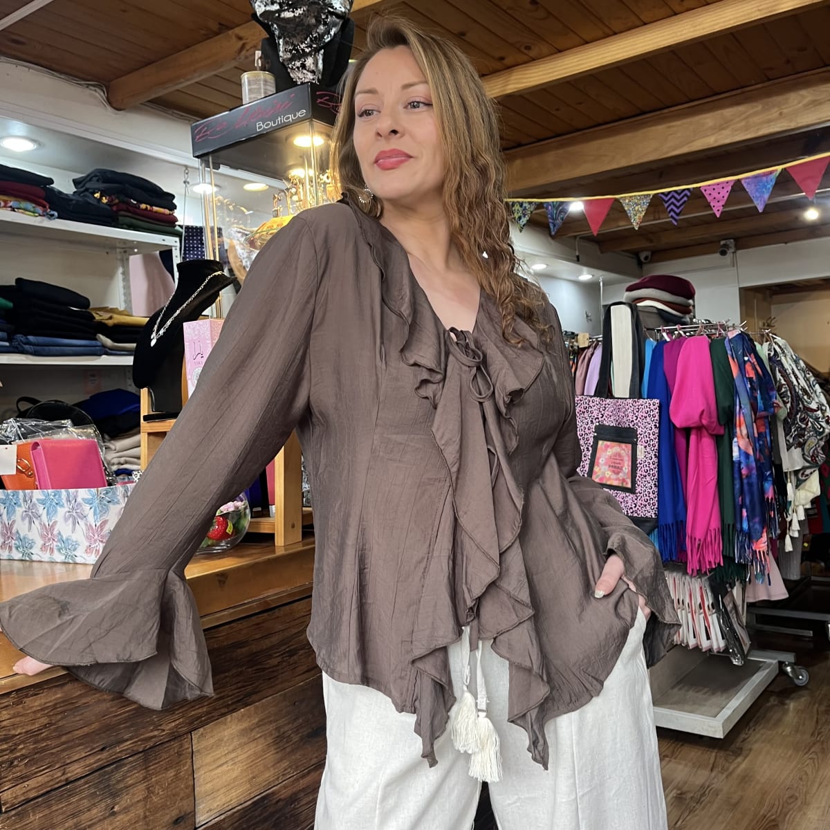 Blusa vuelos cafe manga campana1