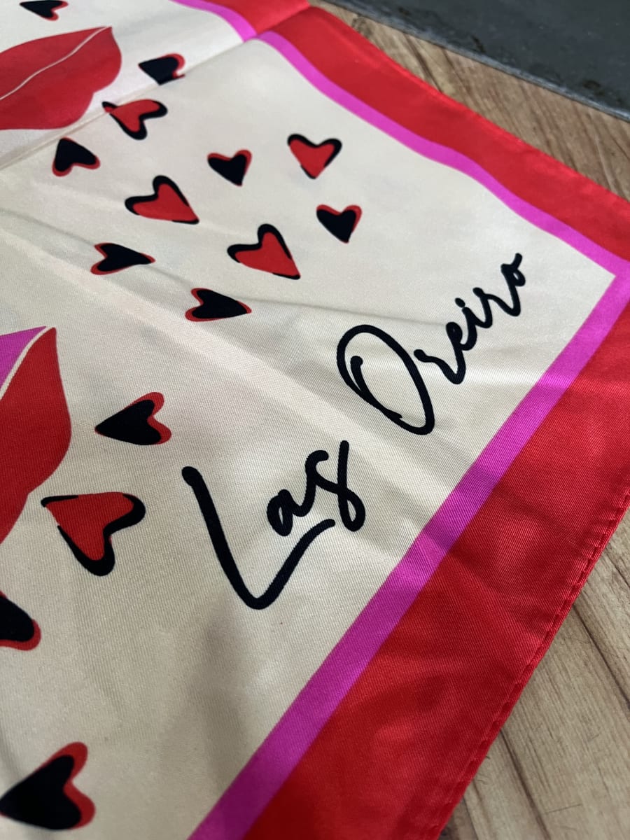 Pañuelo seda 90*90 cms Oreiro love beige rojo y fucsia2