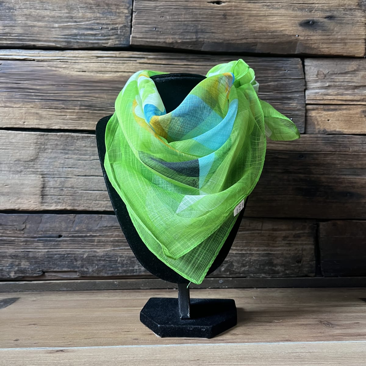 Pañuelo gasa 56*64 cms verde flores1