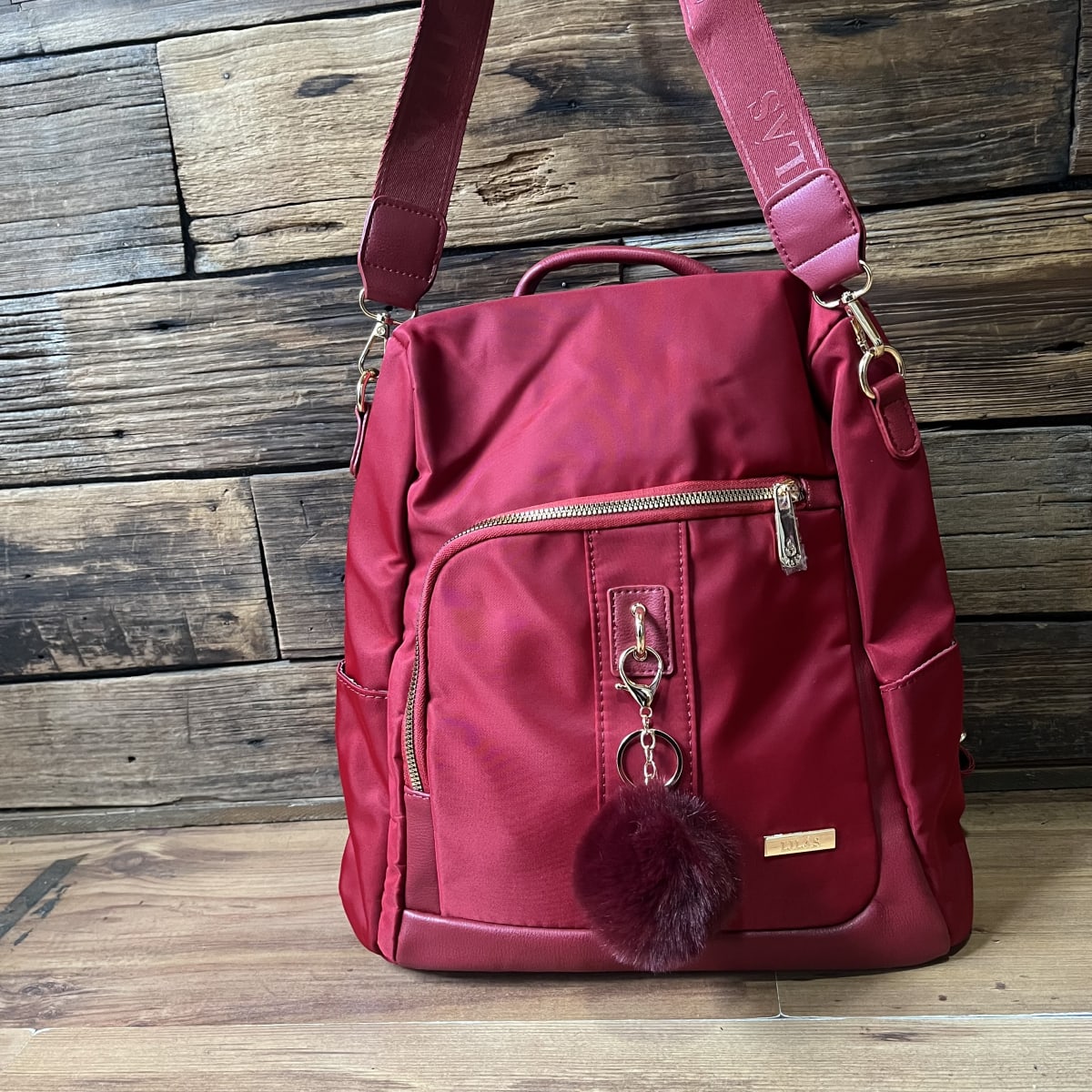 Mochila Lilás antirrobo rojo llavero1
