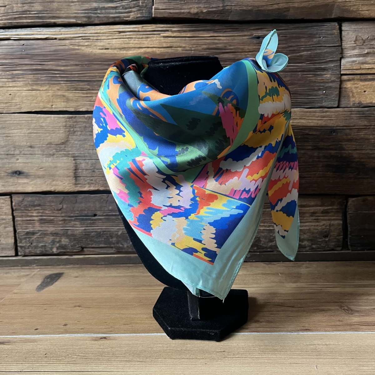 Pañuelo seda 70*70 cms leopardo selva tropical fluor1