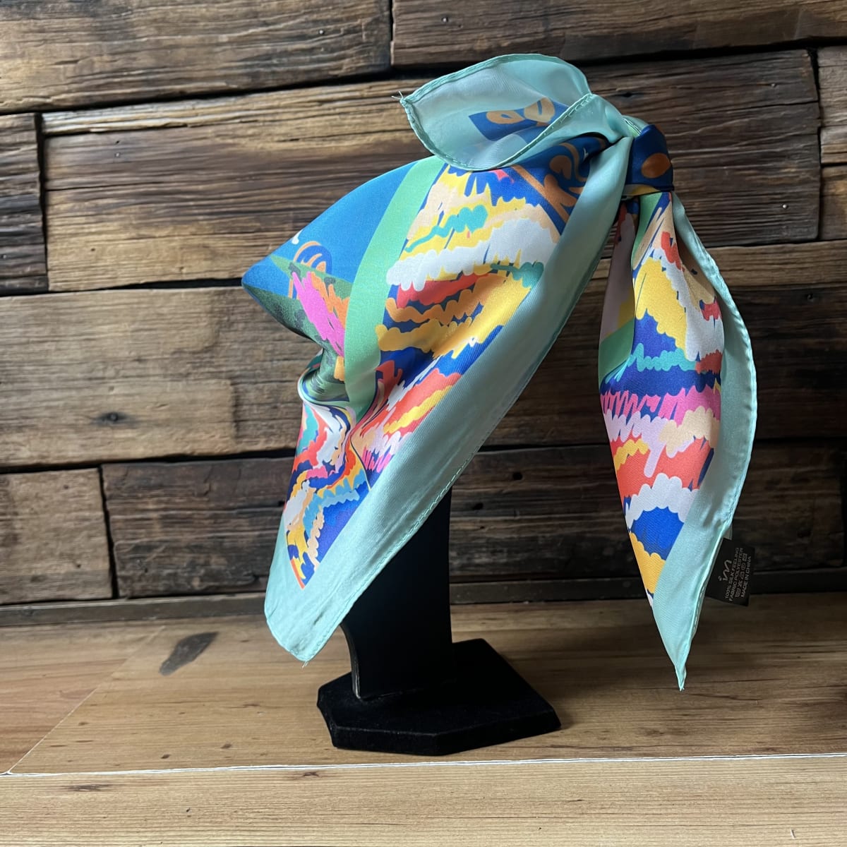 Pañuelo seda 70*70 cms leopardo selva tropical fluor2