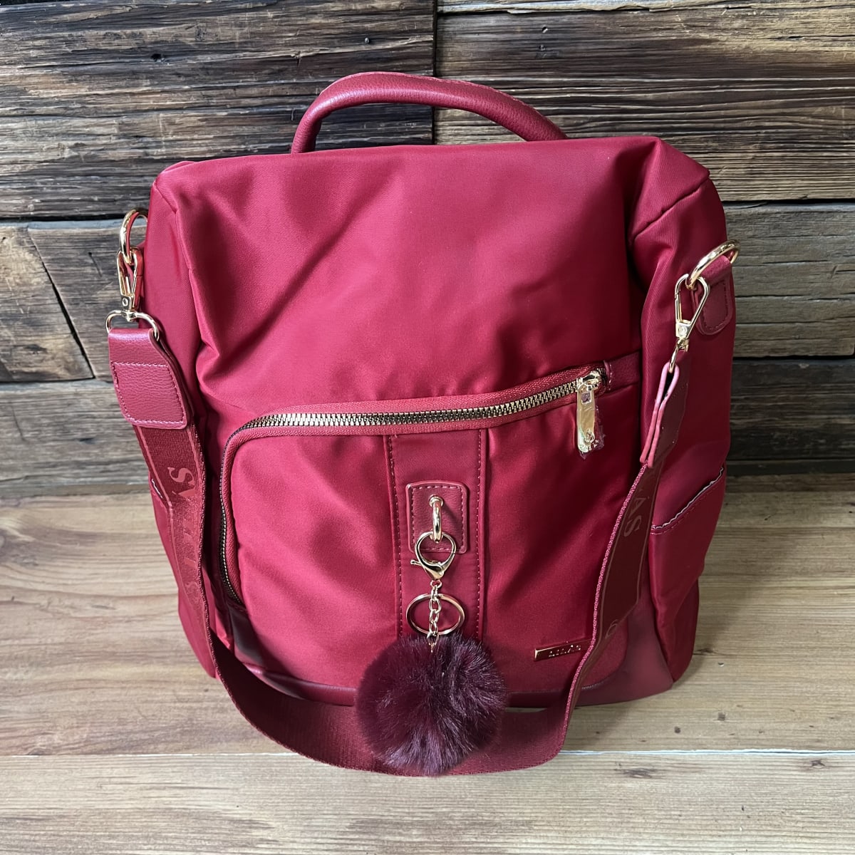 Mochila Lilás antirrobo rojo llavero3