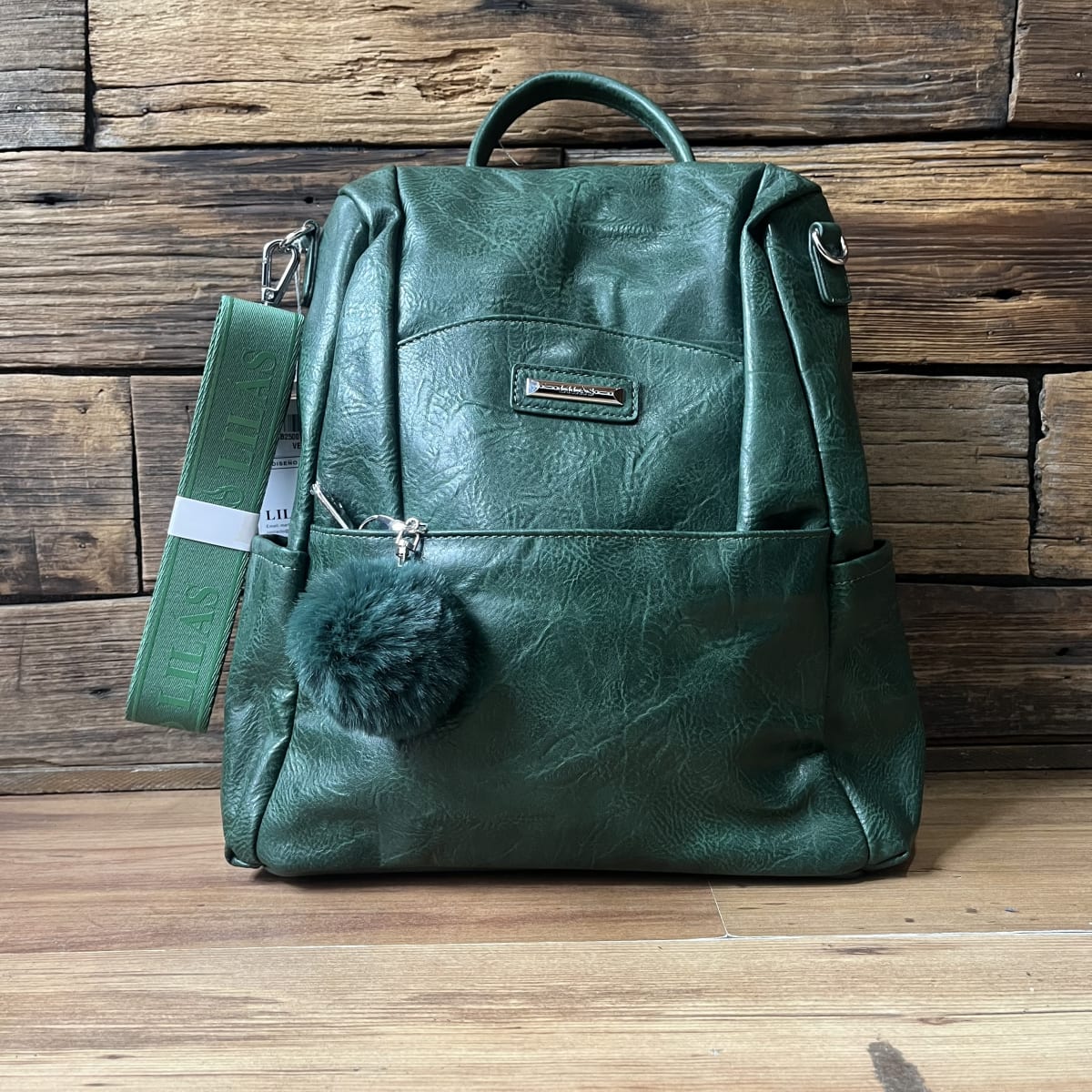 Mochila Lilás antirrobo verde ecocuero y llavero1