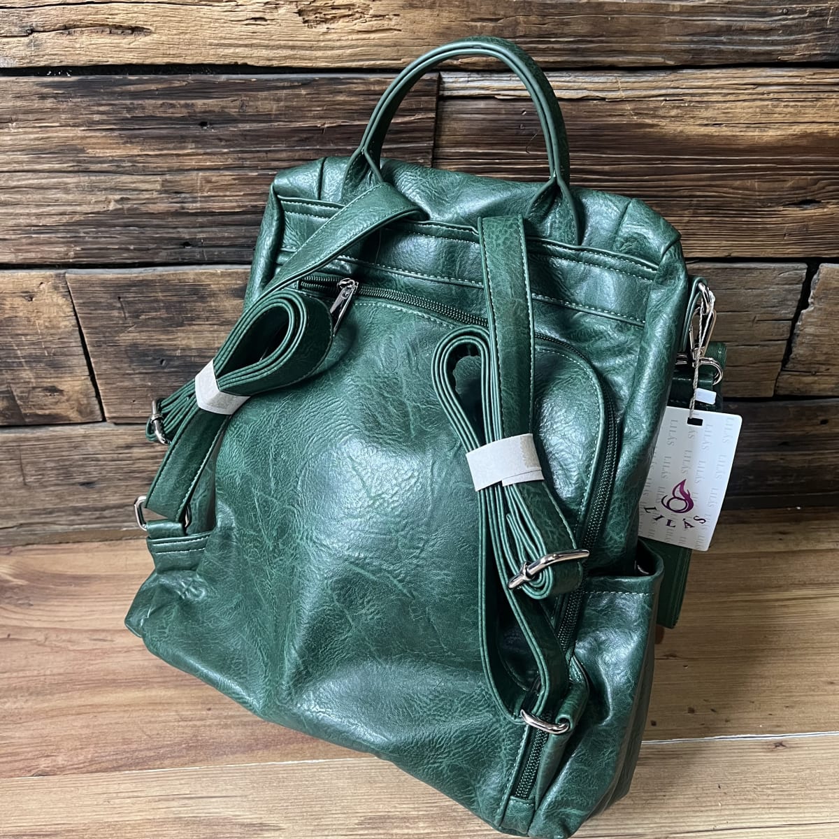 Mochila Lilás antirrobo verde ecocuero y llavero4