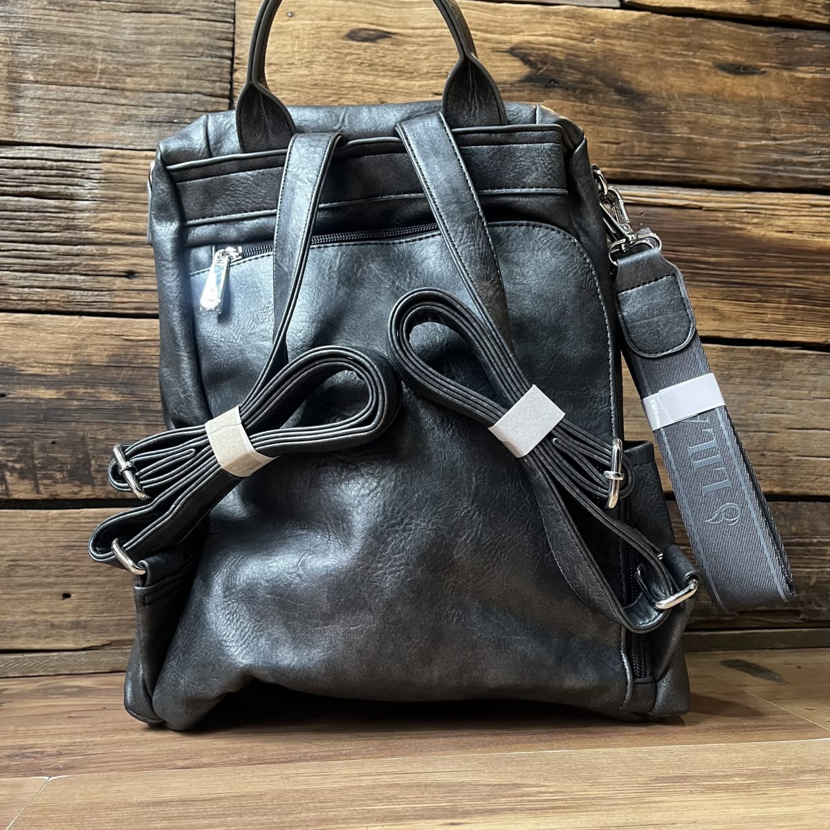Mochila Lilás antirrobo marengo ecocuero y llavero3