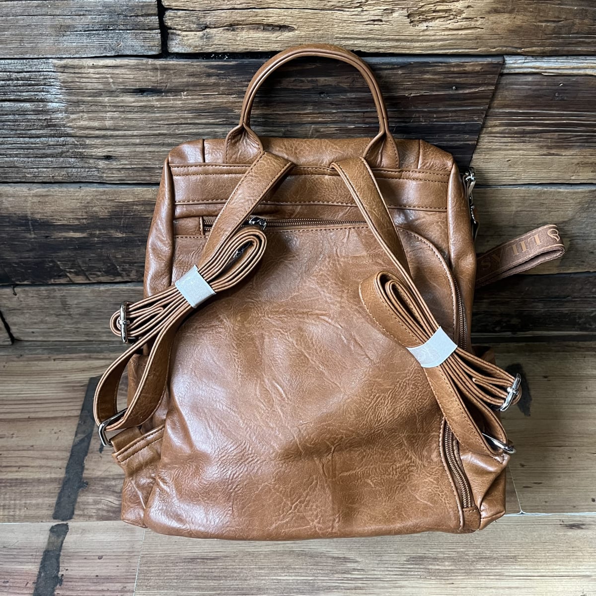 Mochila Lilás antirrobo camel ecocuero y llavero3