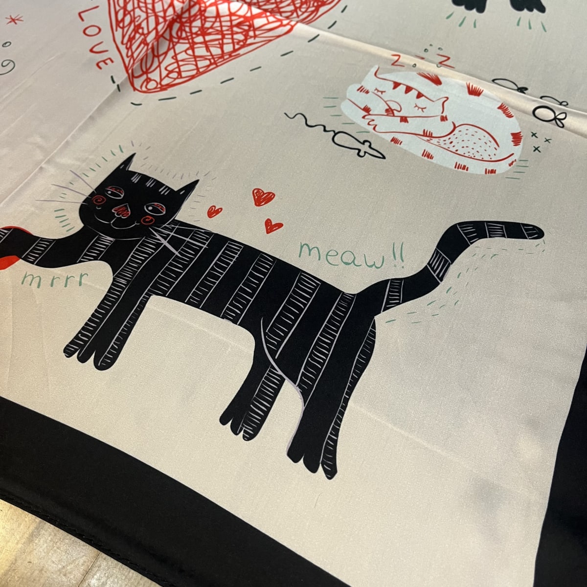 Pañuelo seda 70*70 cms gatitos love miau5