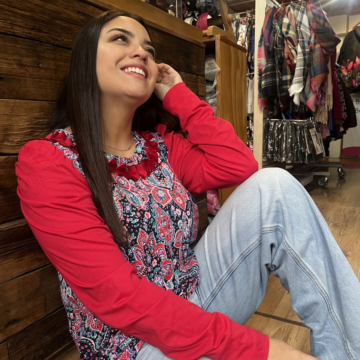 Polera Santa princesa mandalas rojas5