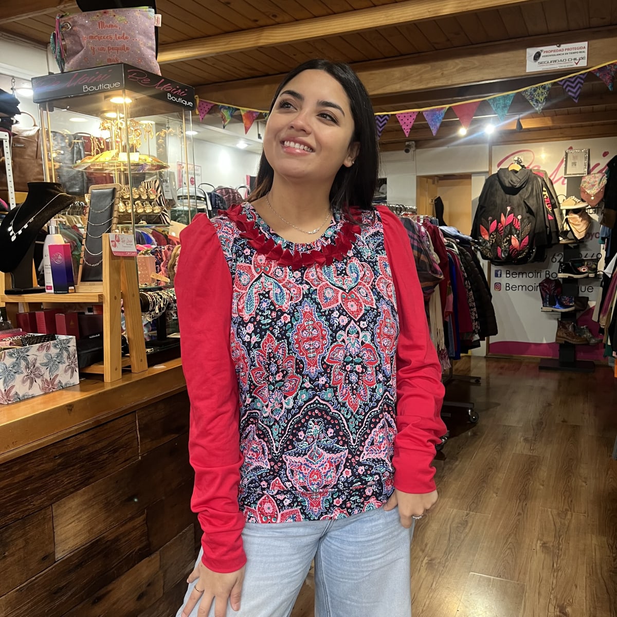 Polera Santa princesa mandalas rojas2