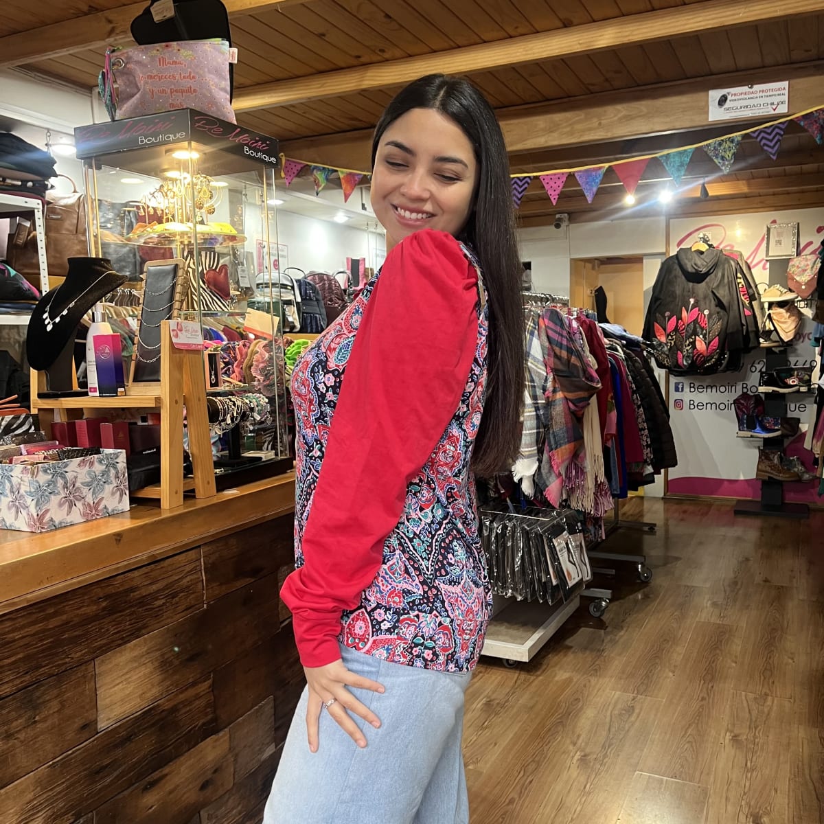 Polera Santa princesa mandalas rojas3