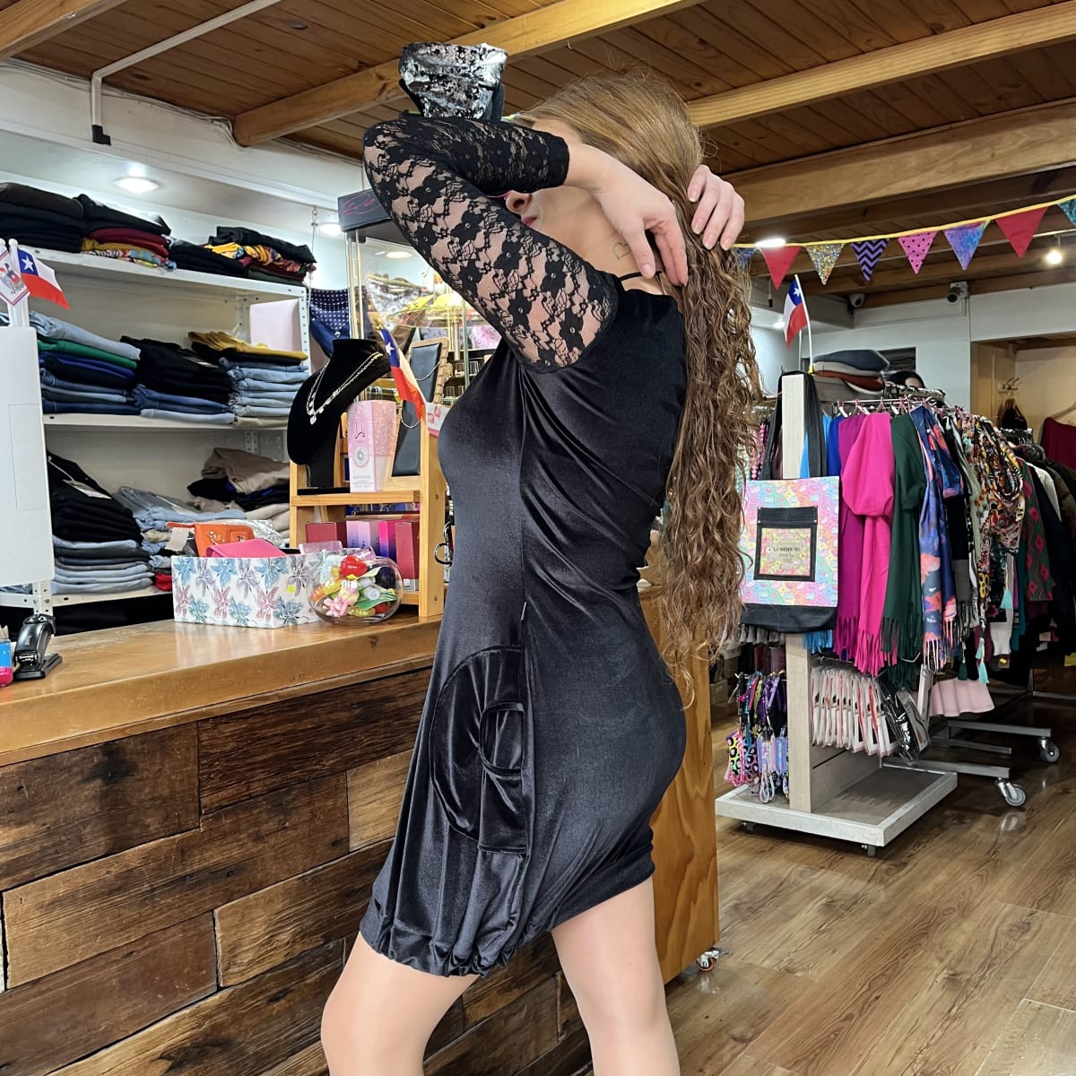 Vestido globo velvet negro encaje mangas5