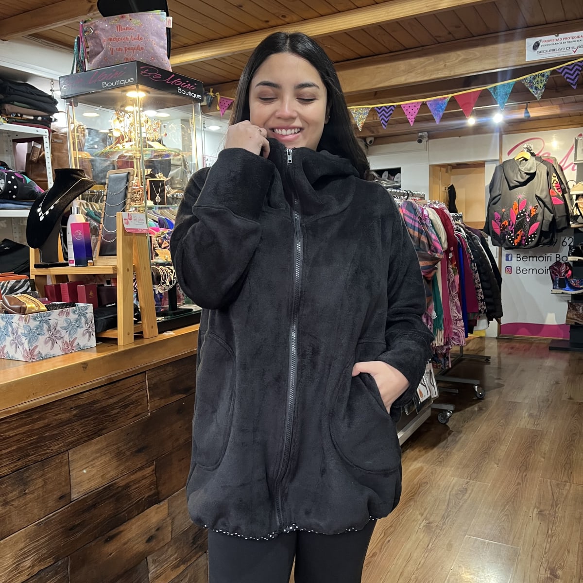 Chaqueta Ultravioleta Mila negro  exterior peluda diente de leon2