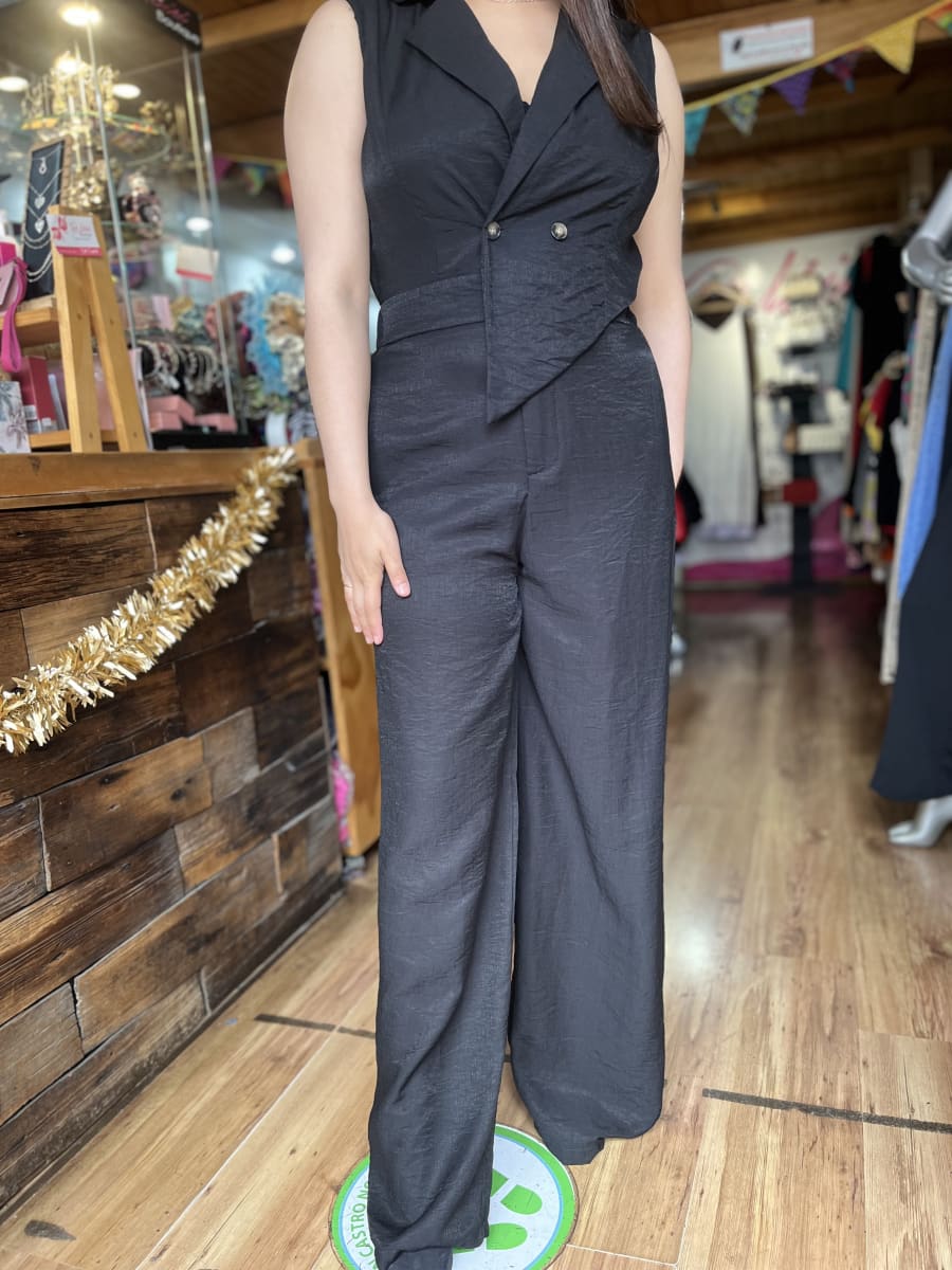 Enterito cruzado botones negro con bolsillos2