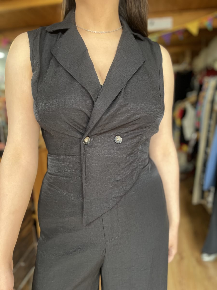 Enterito cruzado botones negro con bolsillos4