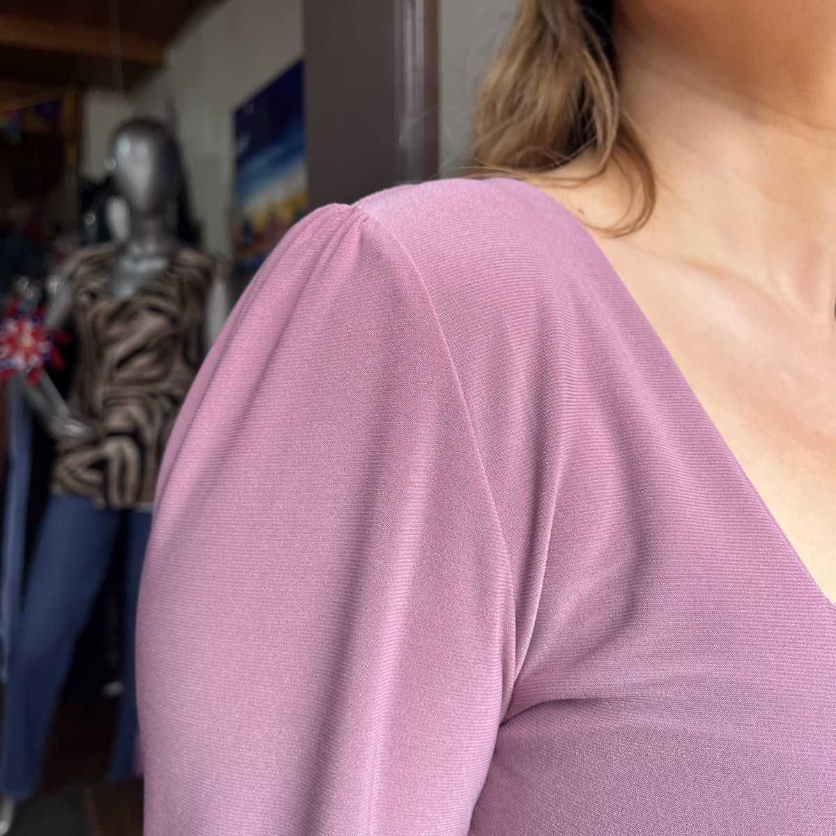Polera Silvia malva escote cuadrado manga globo2