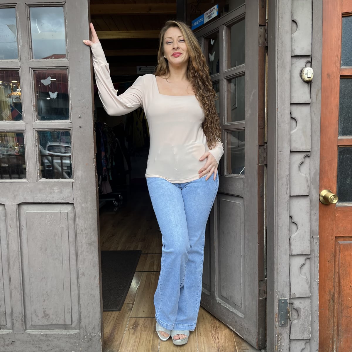 Polera Silvia beige escote cuadrado manga globo3