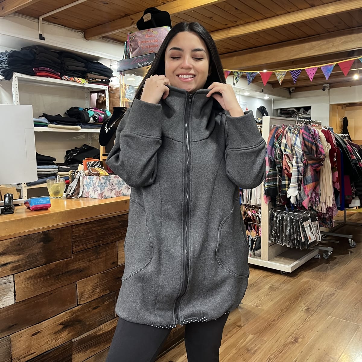 Chaqueta Ultravioleta Mila gris interior peluda diente de leon fucsia2
