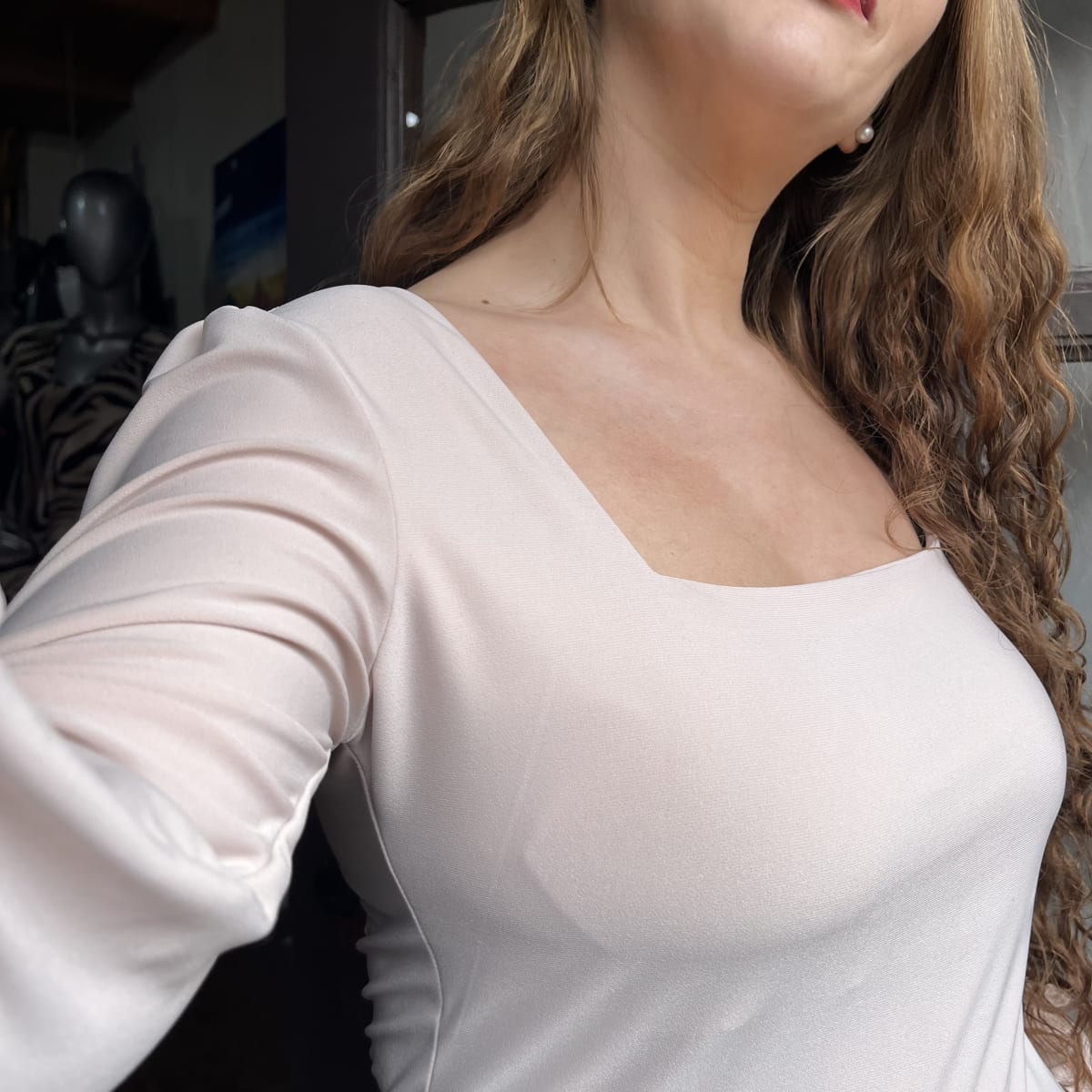 Polera Silvia beige escote cuadrado manga globo2