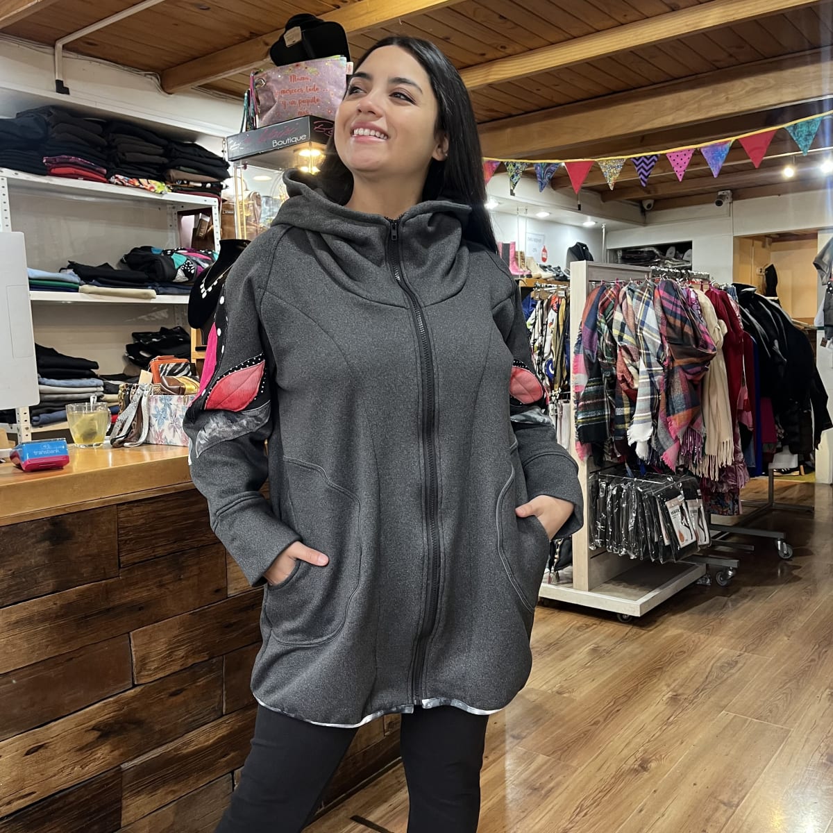 Chaqueta Ultravioleta Mila gris interior peluda aplicacion mangas2