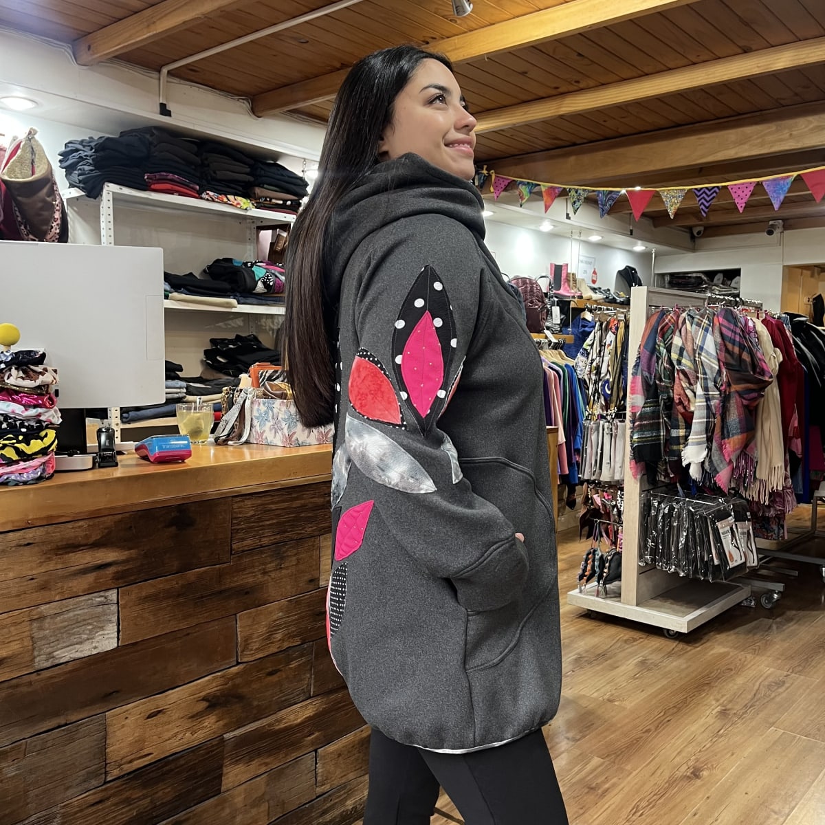 Chaqueta Ultravioleta Mila gris interior peluda aplicacion mangas3
