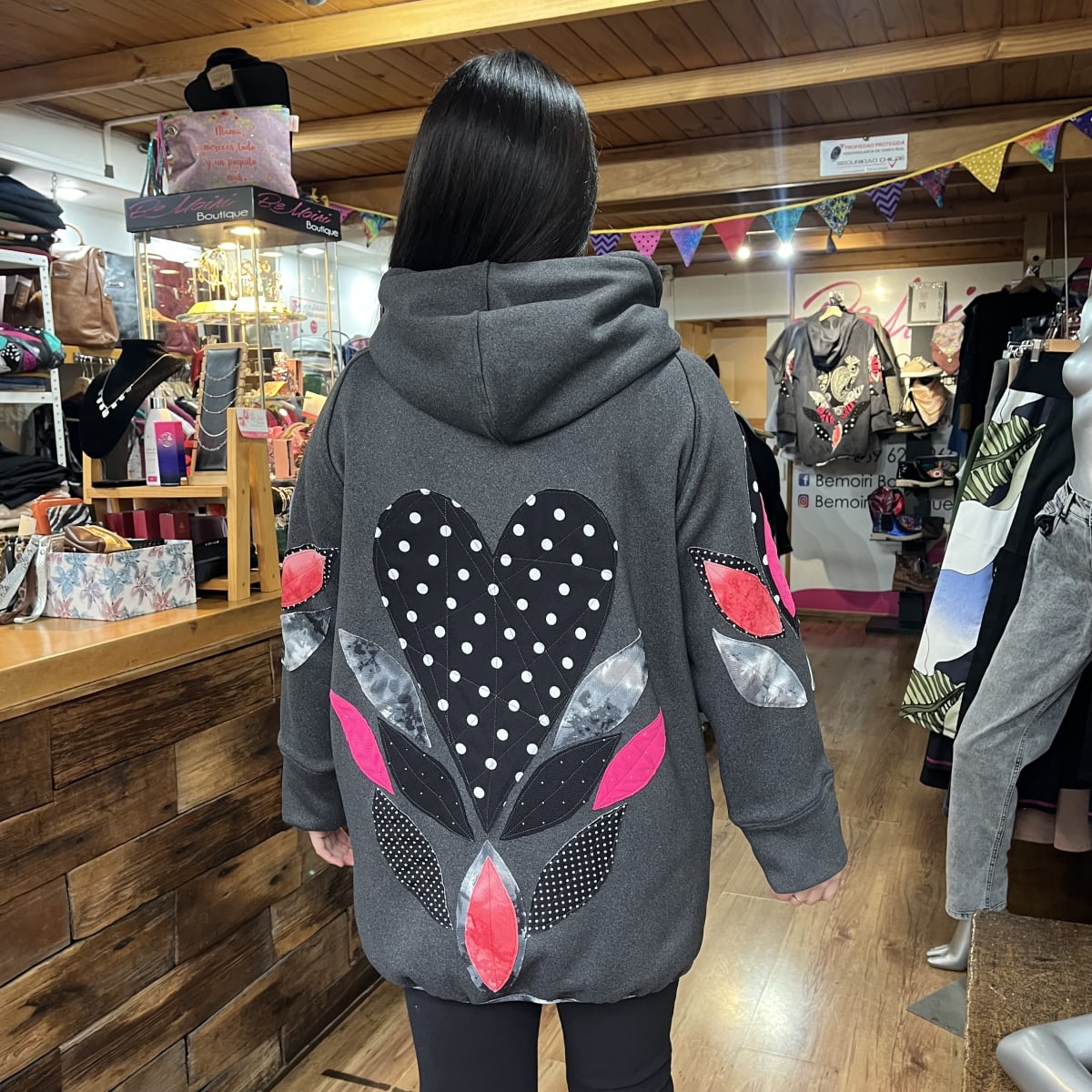 Chaqueta Ultravioleta Mila gris interior peluda aplicacion mangas1
