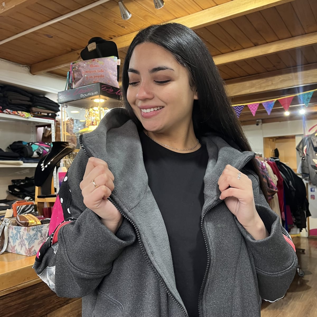 Chaqueta Ultravioleta Mila gris interior peluda aplicacion mangas5