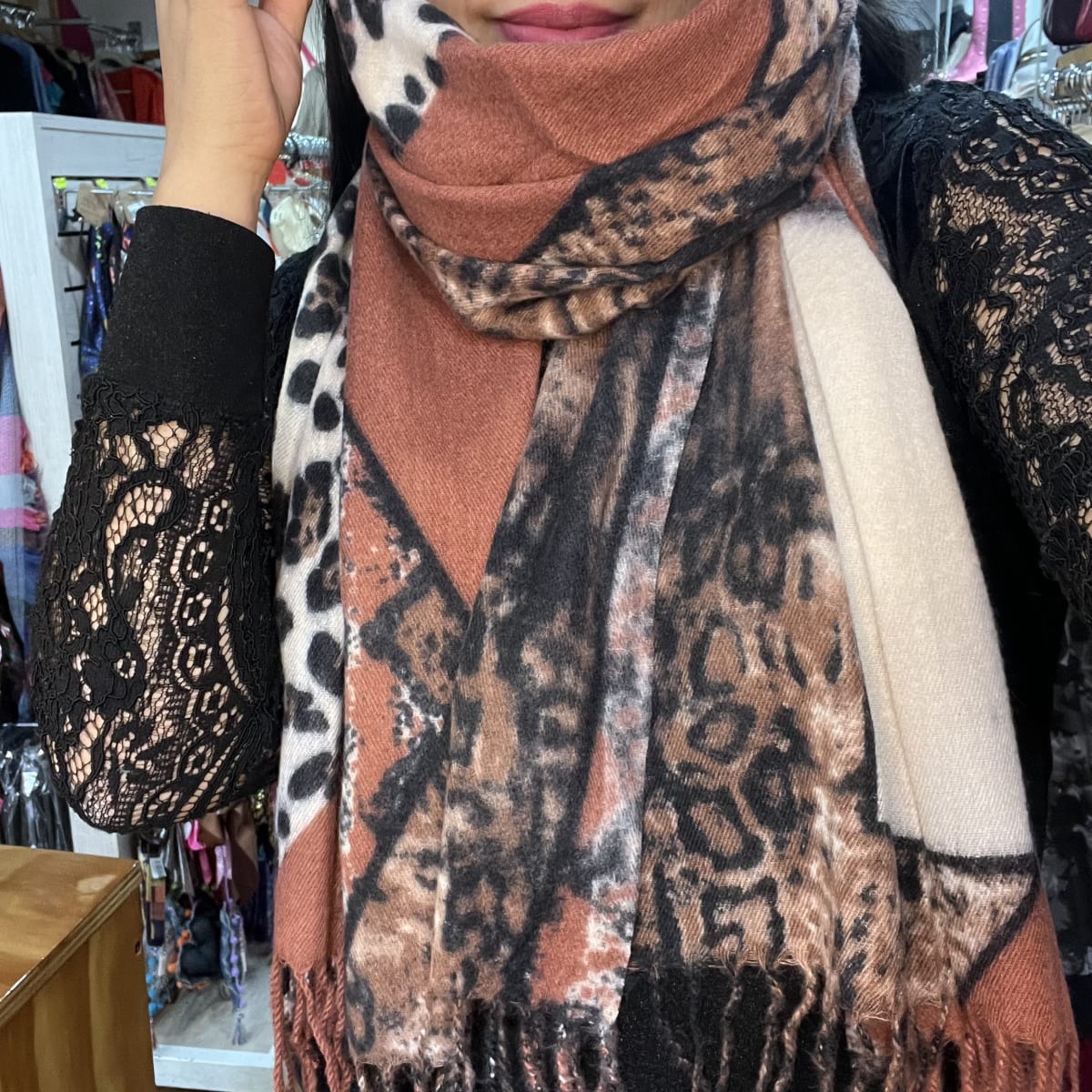 Bufanda cashmere terracota mix animal print2