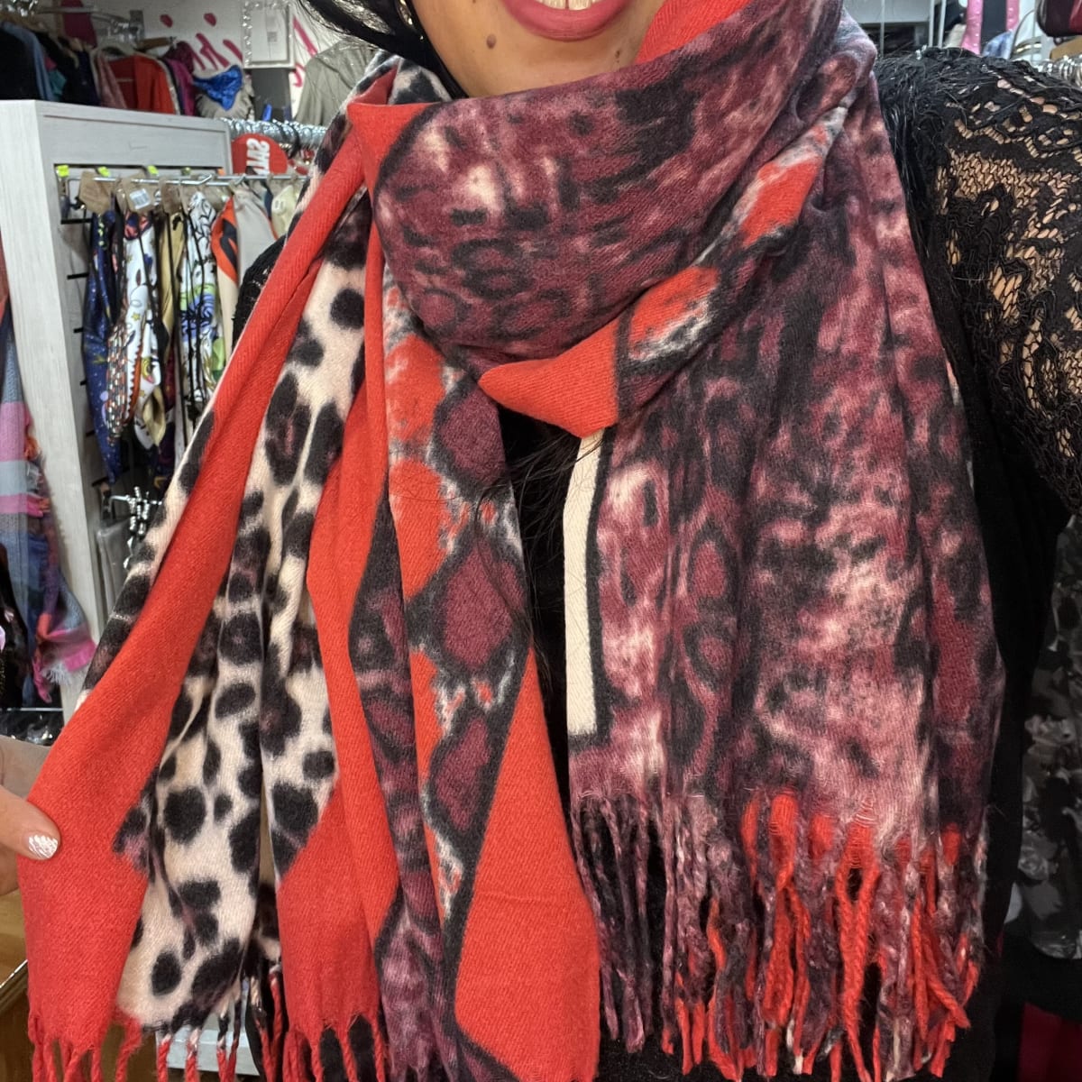 Bufanda cashmere rojo mix animal print2