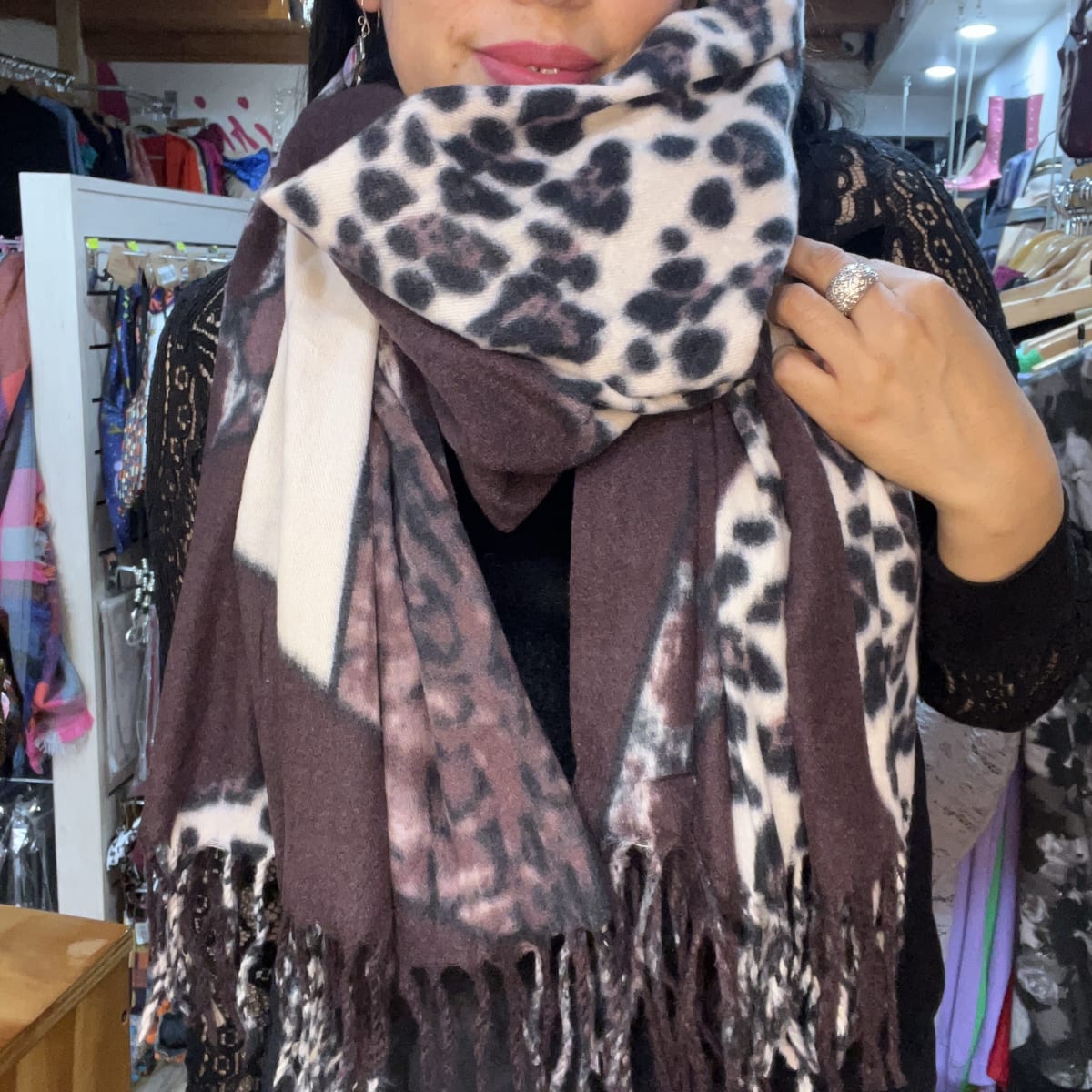 Bufanda cashmere cafe moro mix animal print1