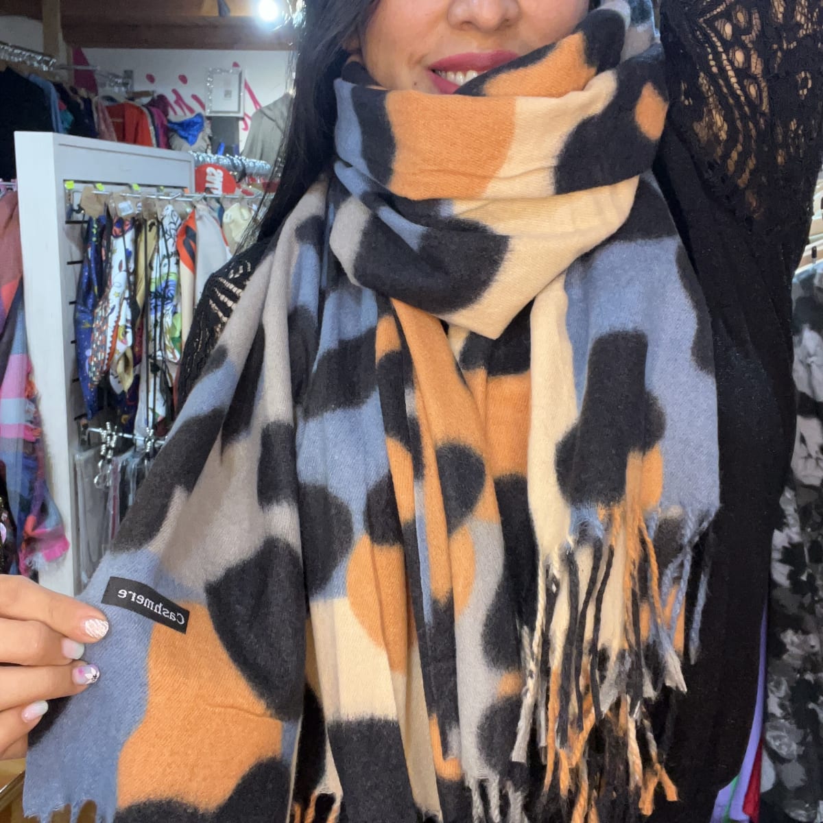Bufanda cashmere naranjo celeste animal print1